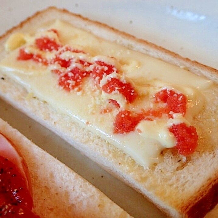 トリプルチーズと辛子明太子のトースト